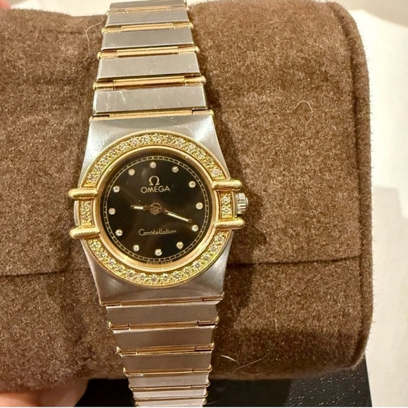 Omega Constellation with Black Dial and Gold Detailing with diamond bezel - Picture 2 of 9